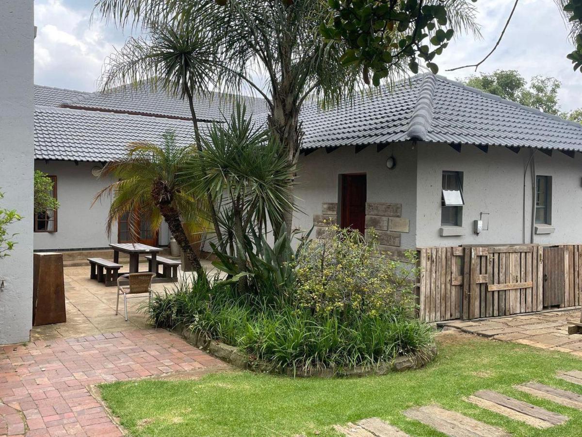 Africa Footprints Lodge Kempton Park Extérieur photo