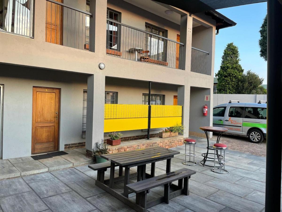 Africa Footprints Lodge Kempton Park Extérieur photo