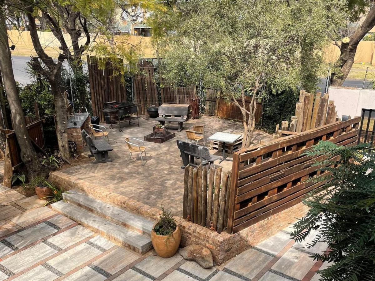 Africa Footprints Lodge Kempton Park Extérieur photo