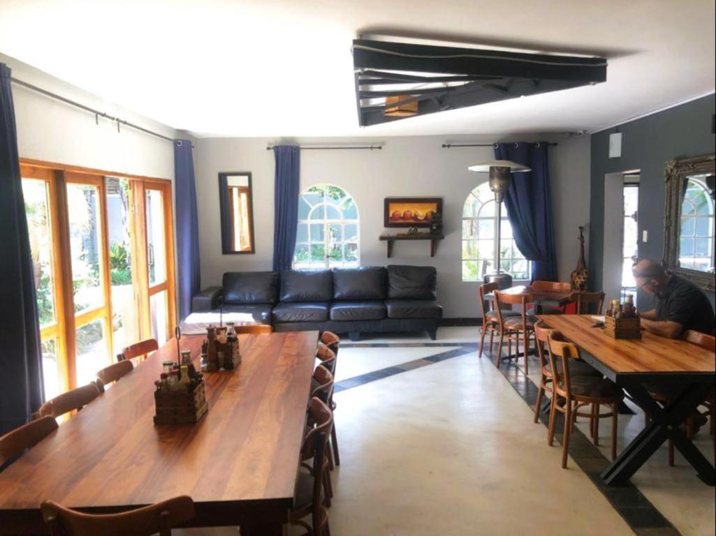 Africa Footprints Lodge Kempton Park Extérieur photo