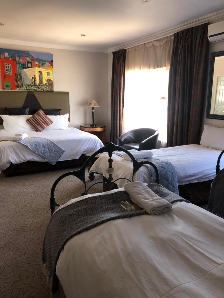 Africa Footprints Lodge Kempton Park Extérieur photo