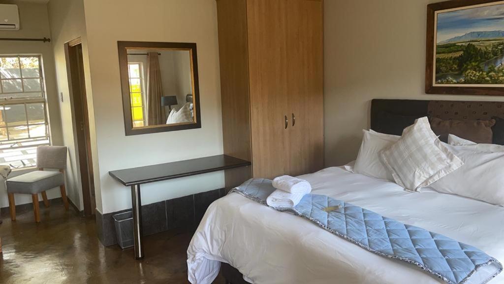 Africa Footprints Lodge Kempton Park Extérieur photo